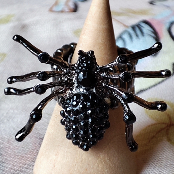 Gothic Black Rhinestone Gunmetal Stretch Spider Ring NEW Bug Insect Halloween - Picture 2 of 7